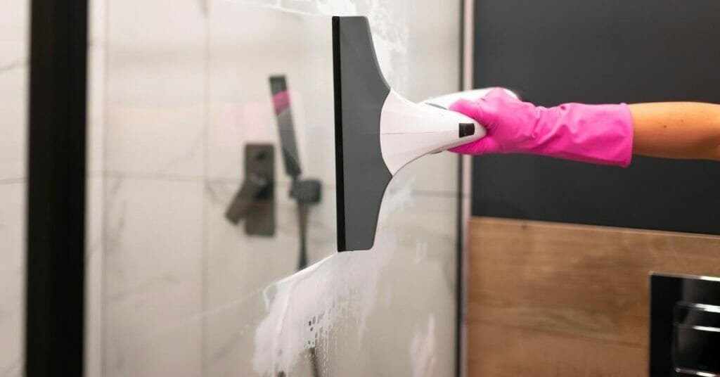 Advantages and Disadvantages of Shower Door Squeegee