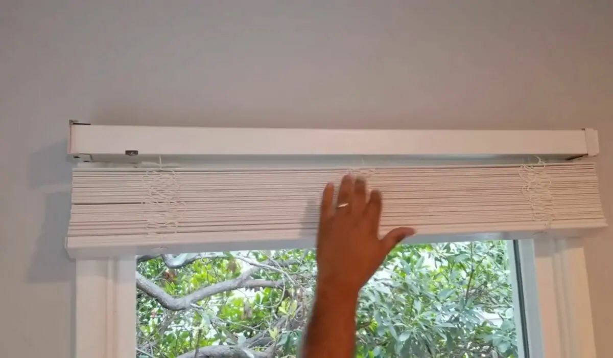 How to Install Cordless Faux Wood Blinds (1)