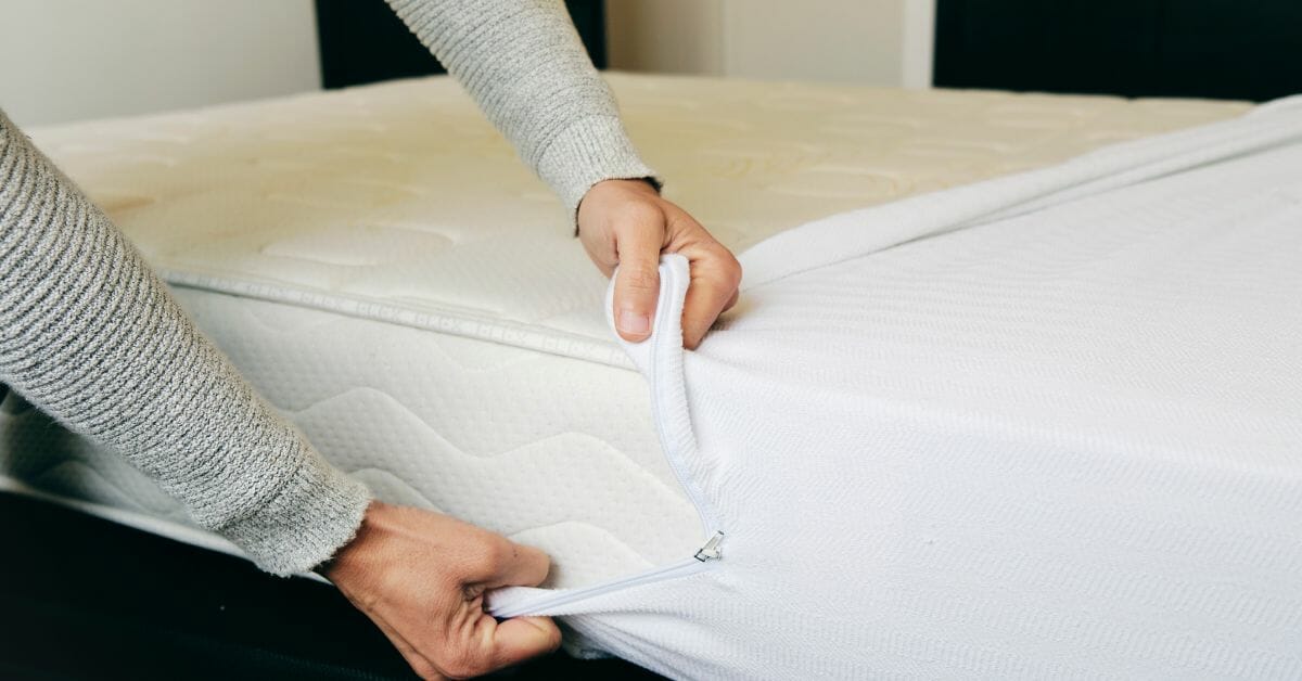 How To Keep Fitted Sheets From Coming off Bed